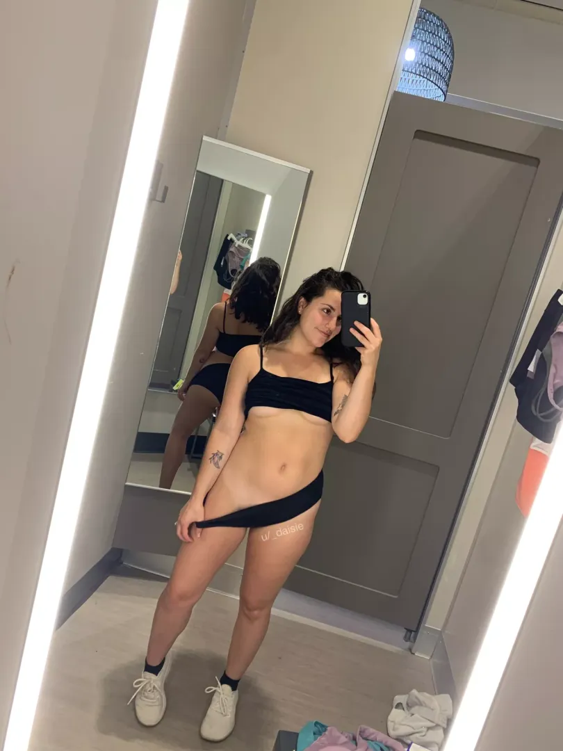 i wish i wasn't all alone in this big changing room😉