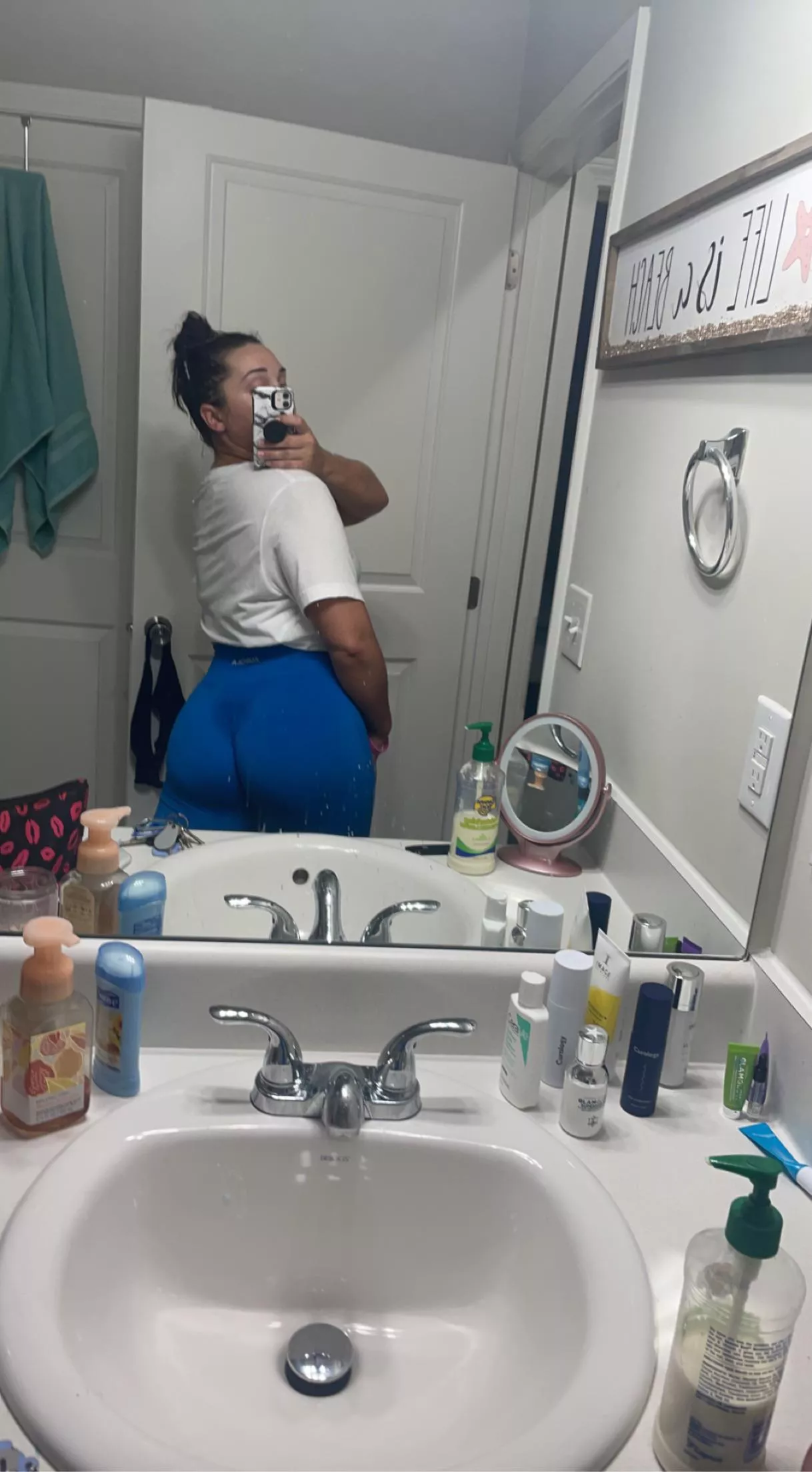 My butt sweat is heart shaped lol how cute My butt sweat is heart shaped lol how cute