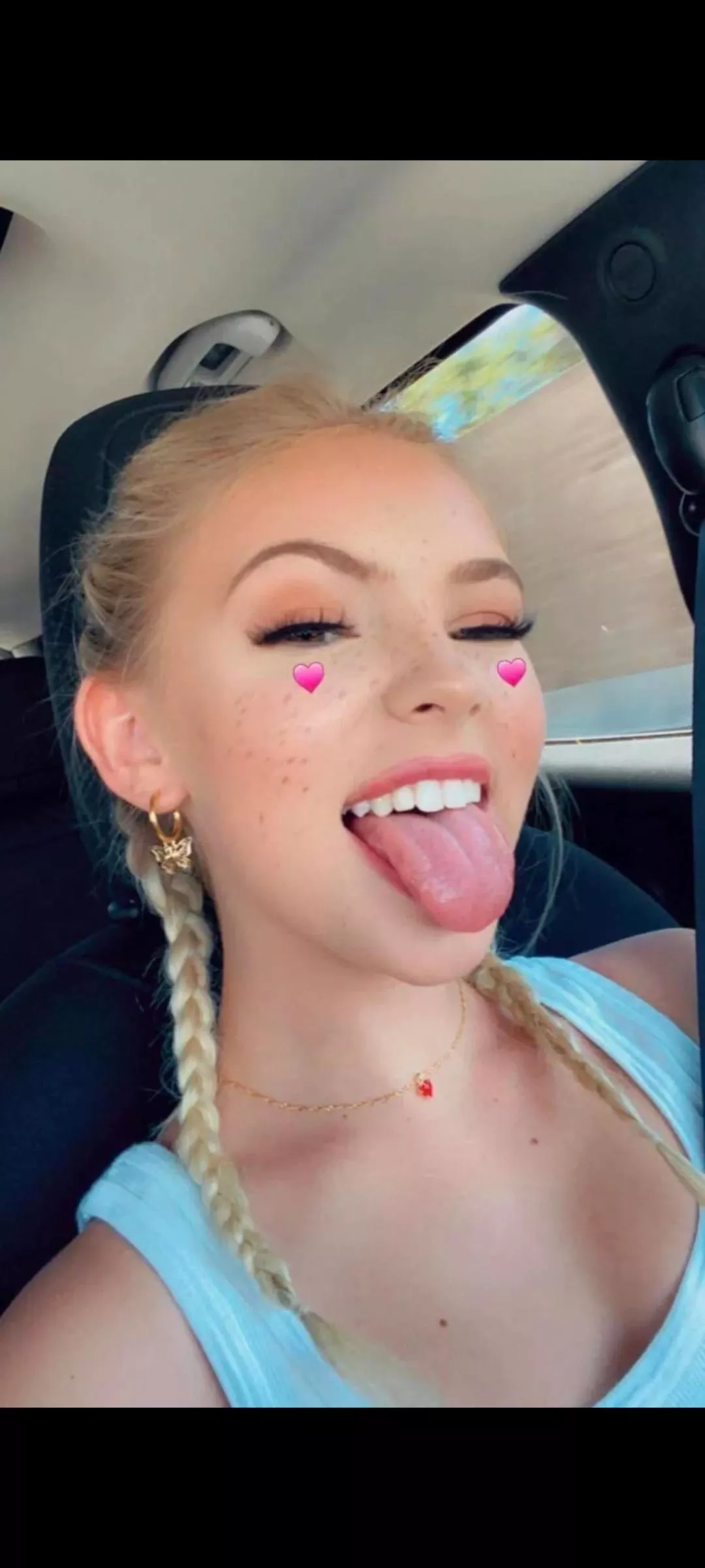 another sexy blonde tongue 😩😩 another sexy blonde tongue 😩😩