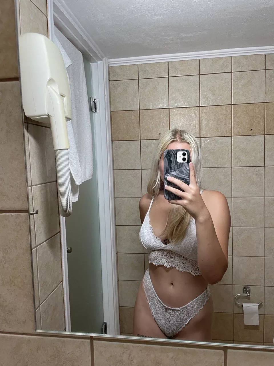 do you like 18 y old blondies?