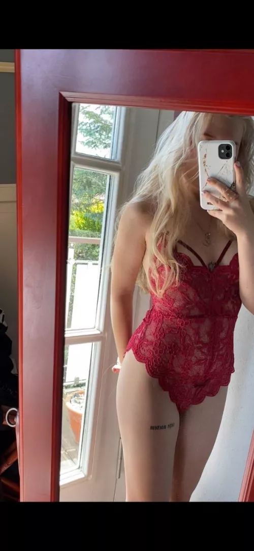 let me introduce myself with a cute little picture