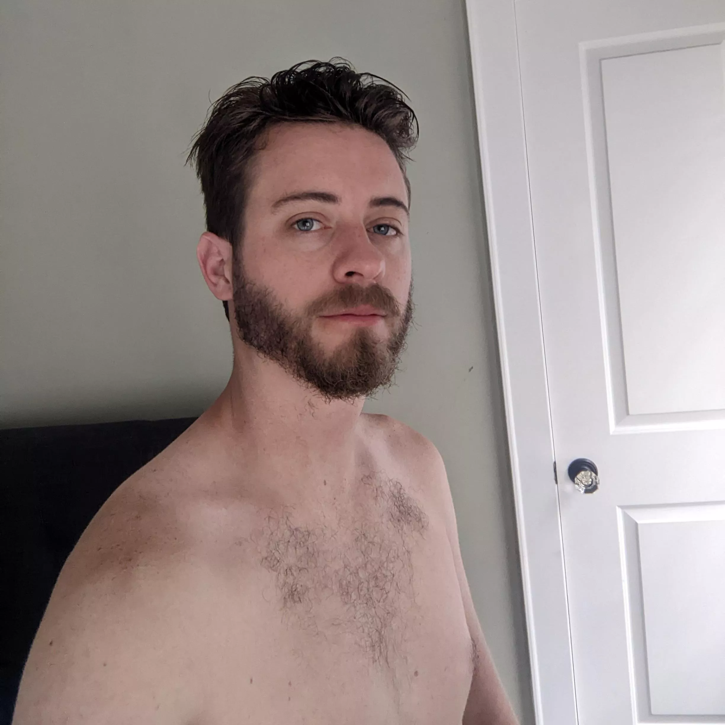 lkn for that special gaymer guy. anyone play MMOs? love to level/raid/pvp with a buddy :)