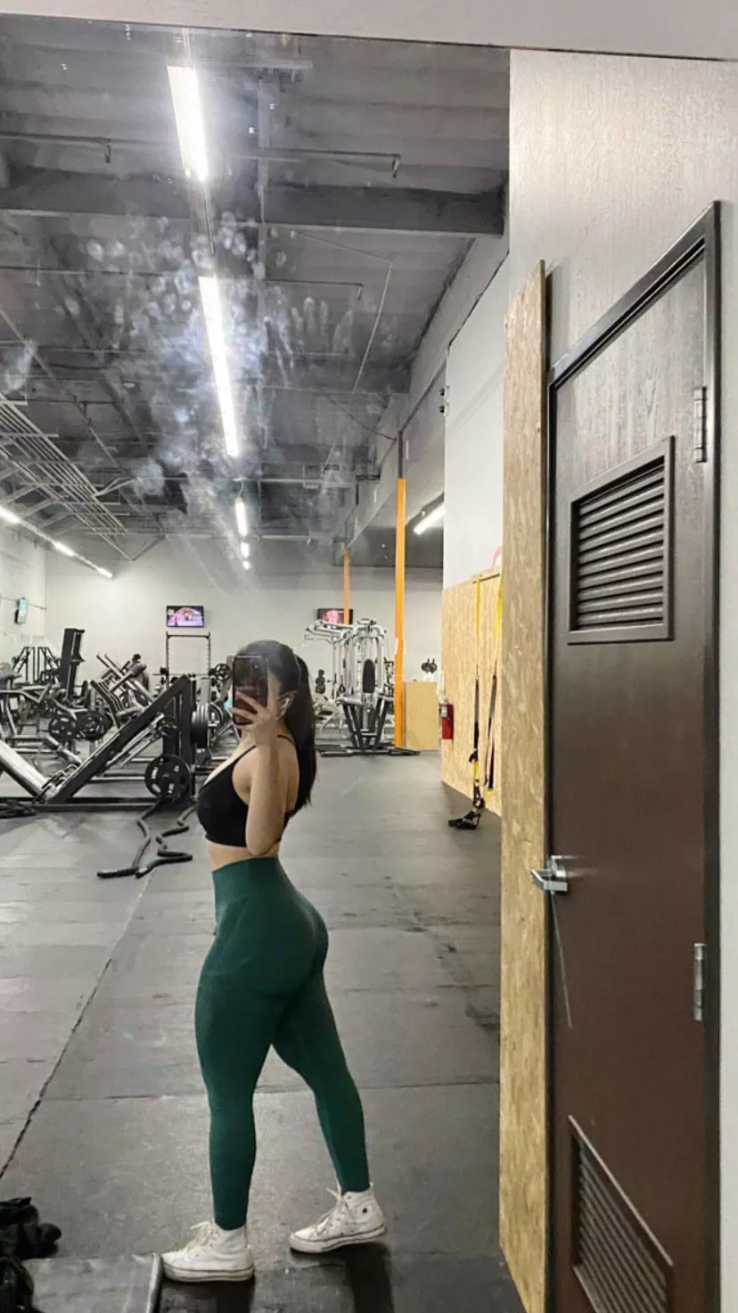 Need someone to worship my sweaty ass 🥺🥺 (Pm open)