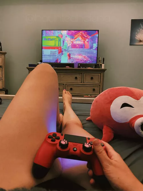 Even rocking my cat paw covers for this game! 😻 Wanna play? [f]