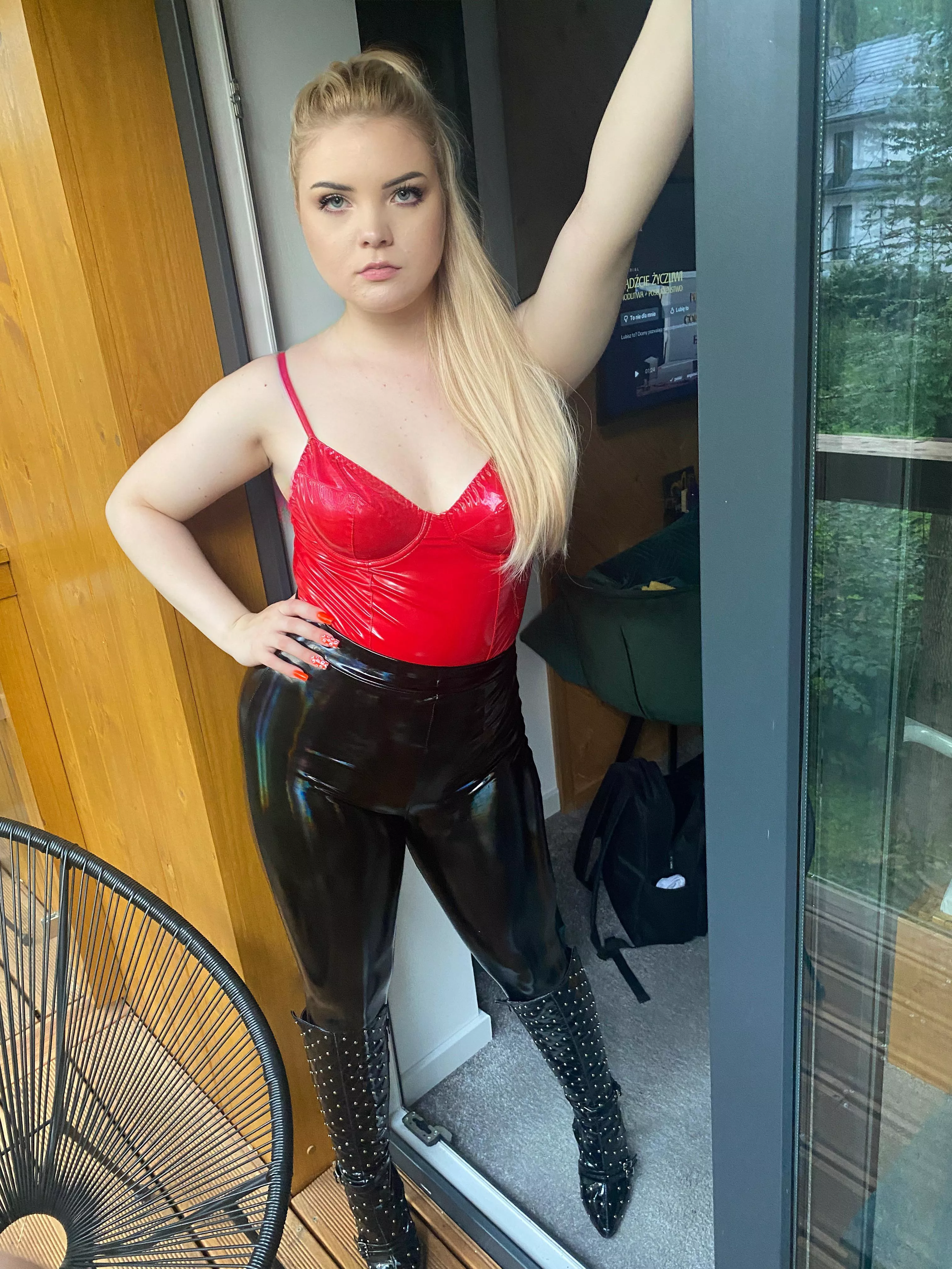 Not many girls wear clothes like this on summer 😘😈