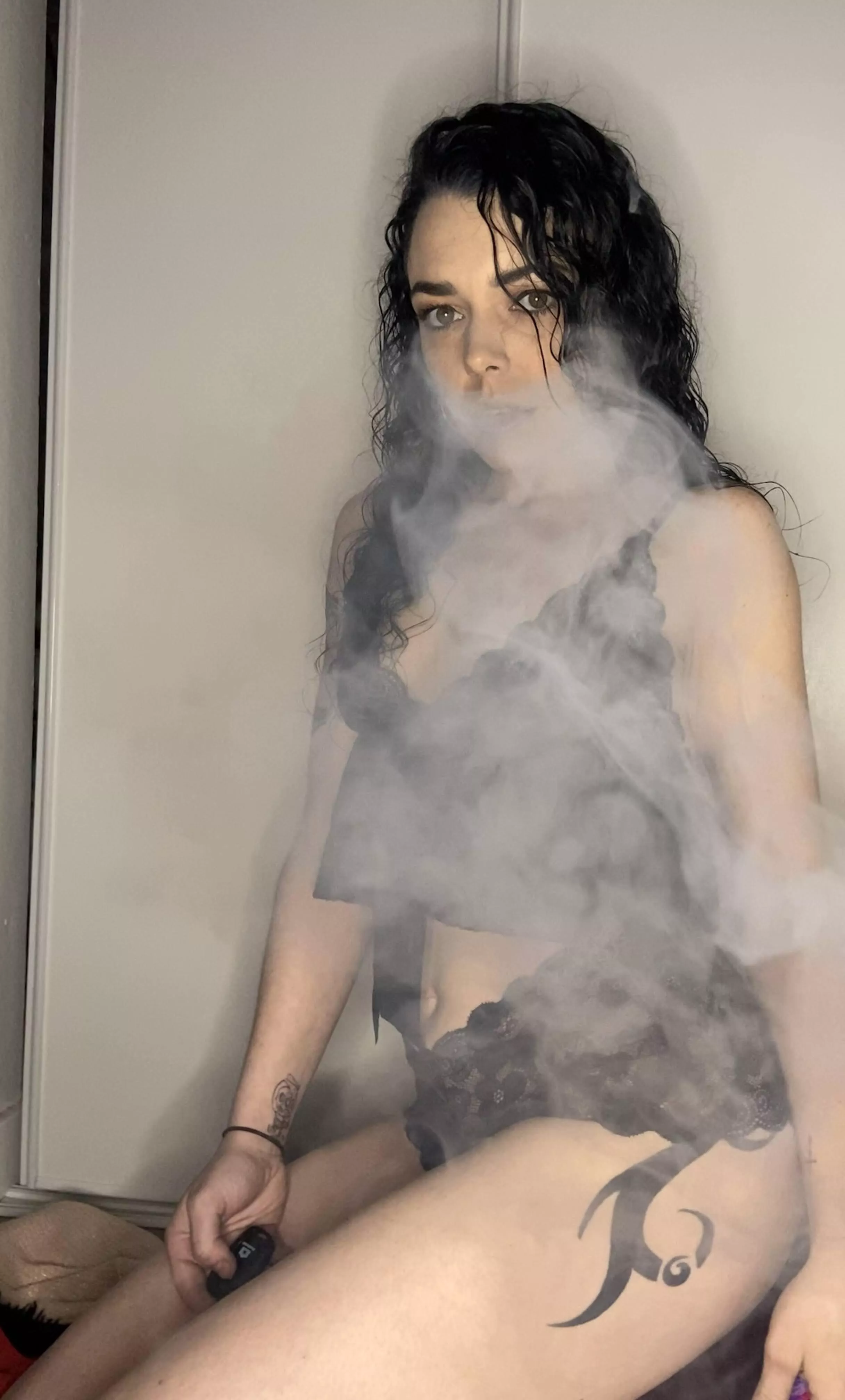 Just a smokin hot Sicilian girl ❤️‍🔥 do you want a blunt , joint … or me?😈