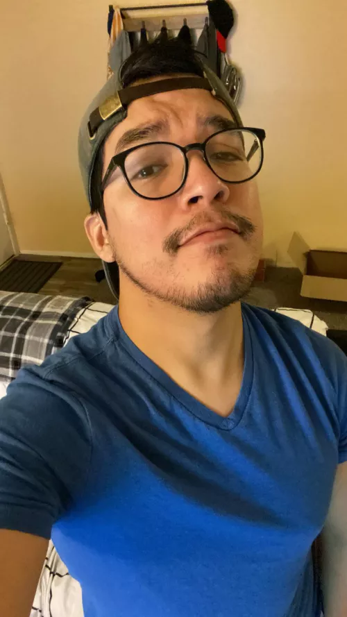 I like this pic a lot. Also I’m very bored and in need of friends 😭