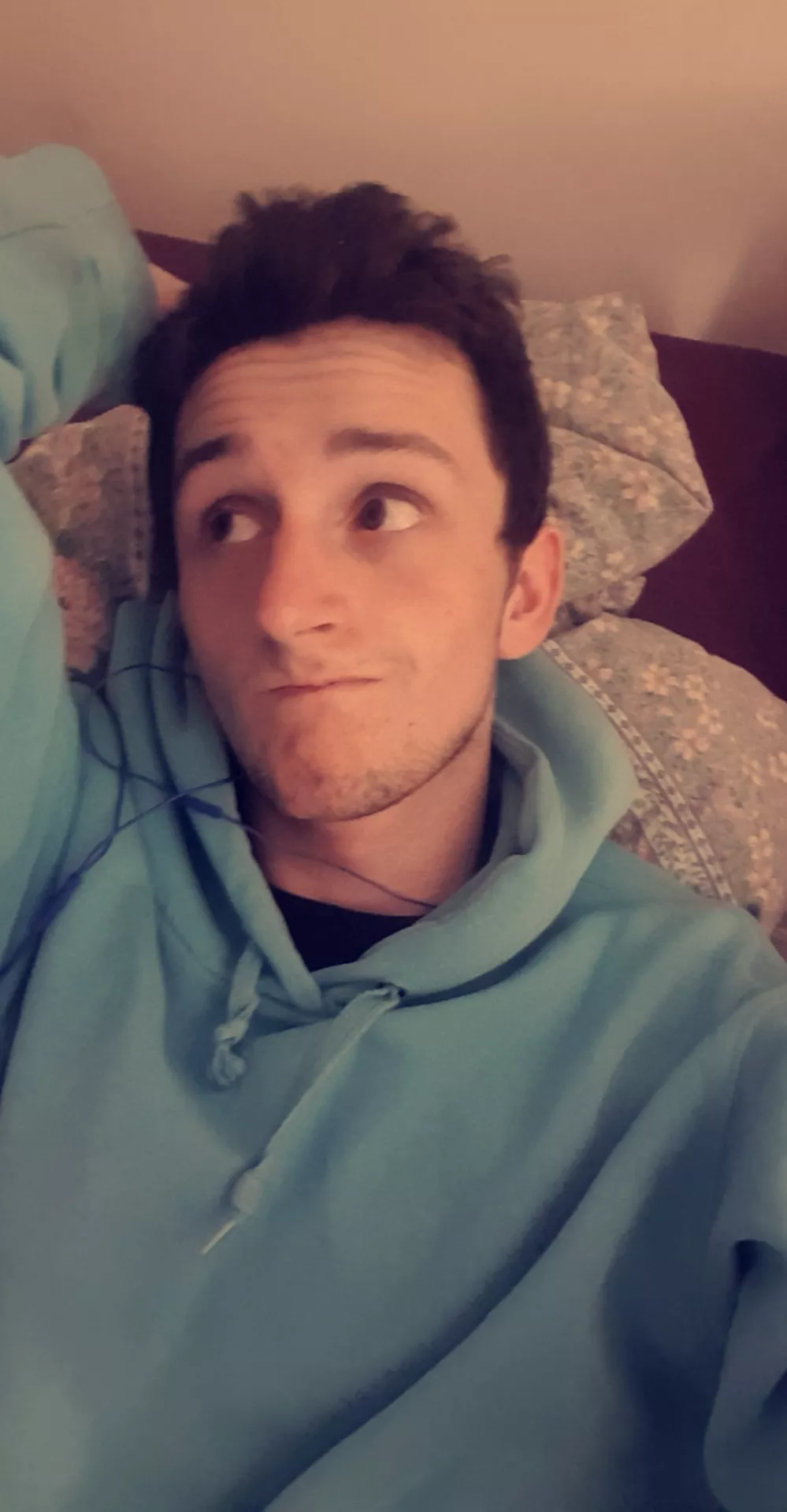 Just your average half-asleep bi gaymer with a blurry photo, hey there!