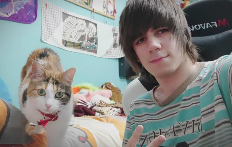 Trying to take a pic with my cat, but she seems not interested 😼