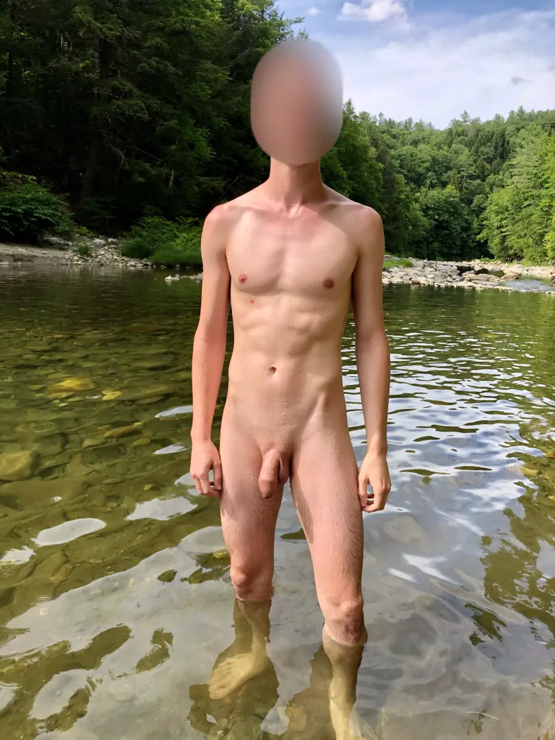 Went to a nude river with some friends, it was a lot of fun!