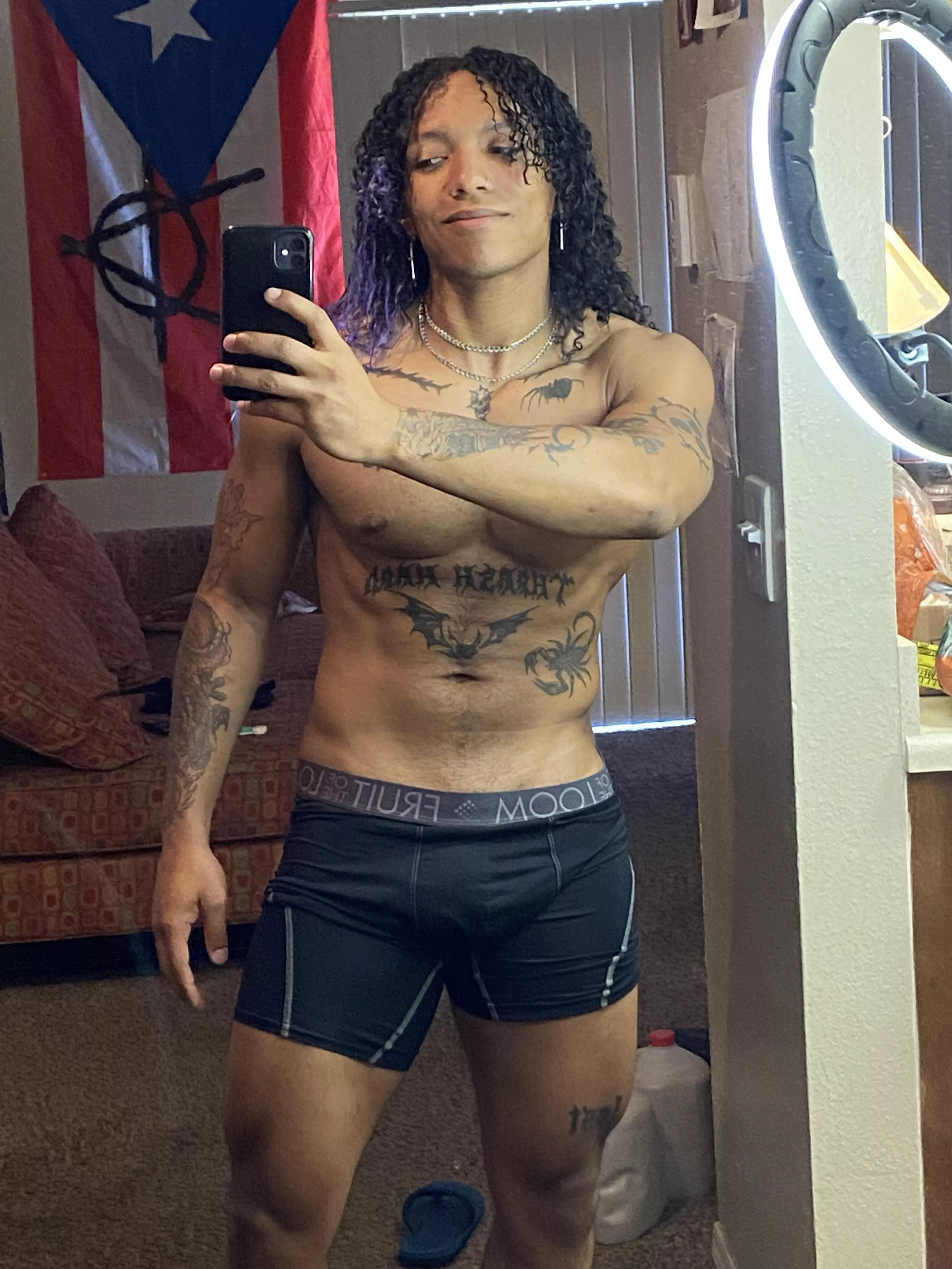 A guitarist that likes to lift heavy weights [M]