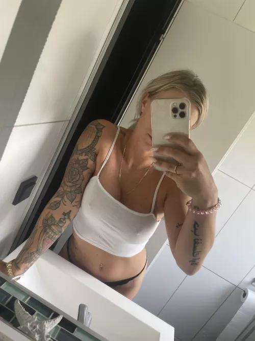 Every upv gets a free pic 😈 [Auto Reply is active]