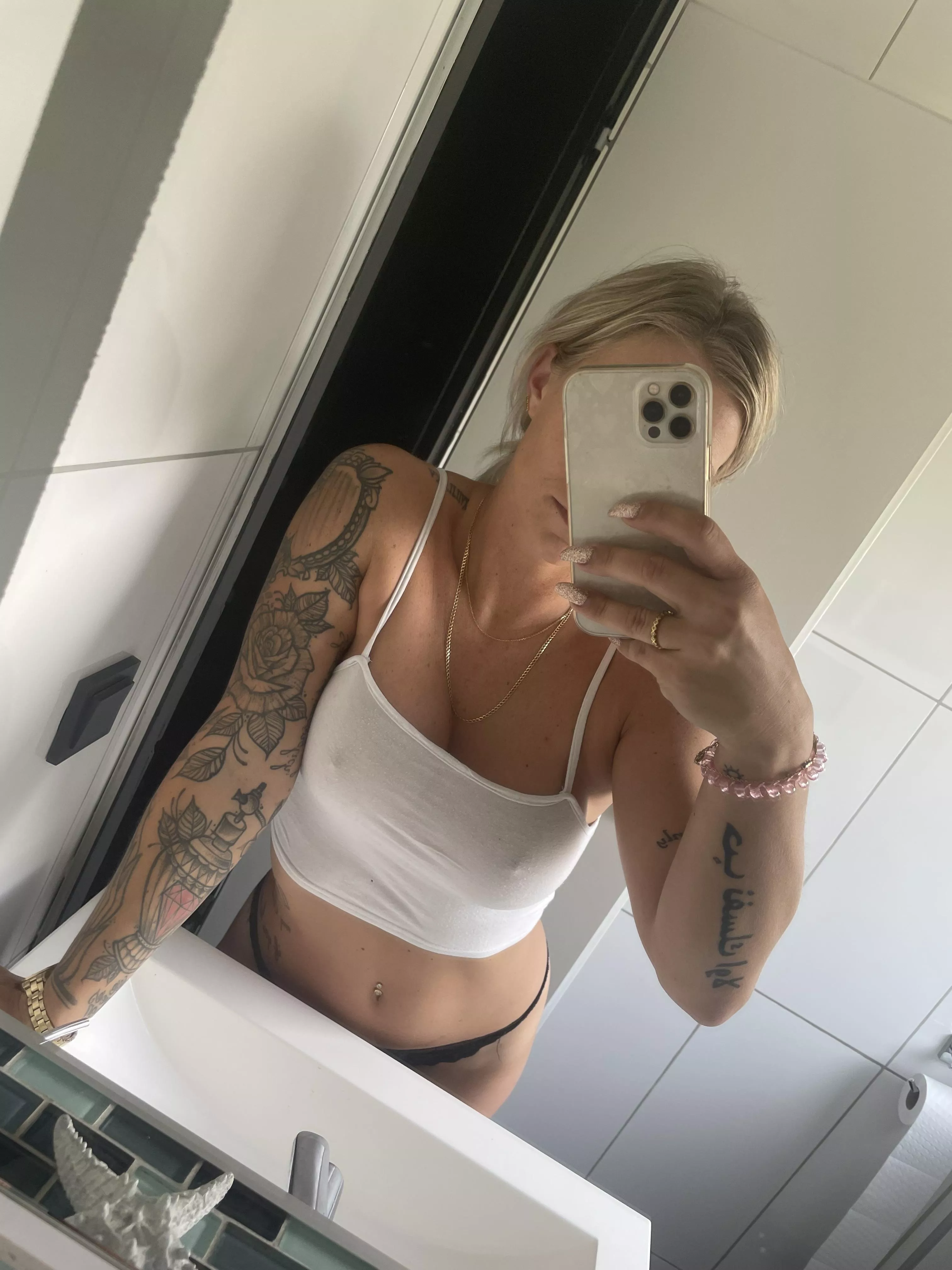 Every upv gets a free pic 😈 [Auto Reply is active]