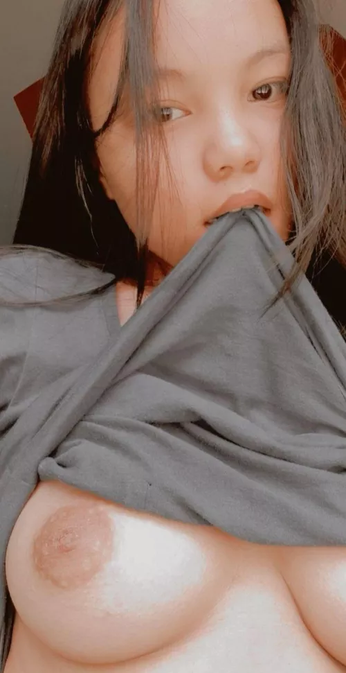 Hii new here and horny 😋