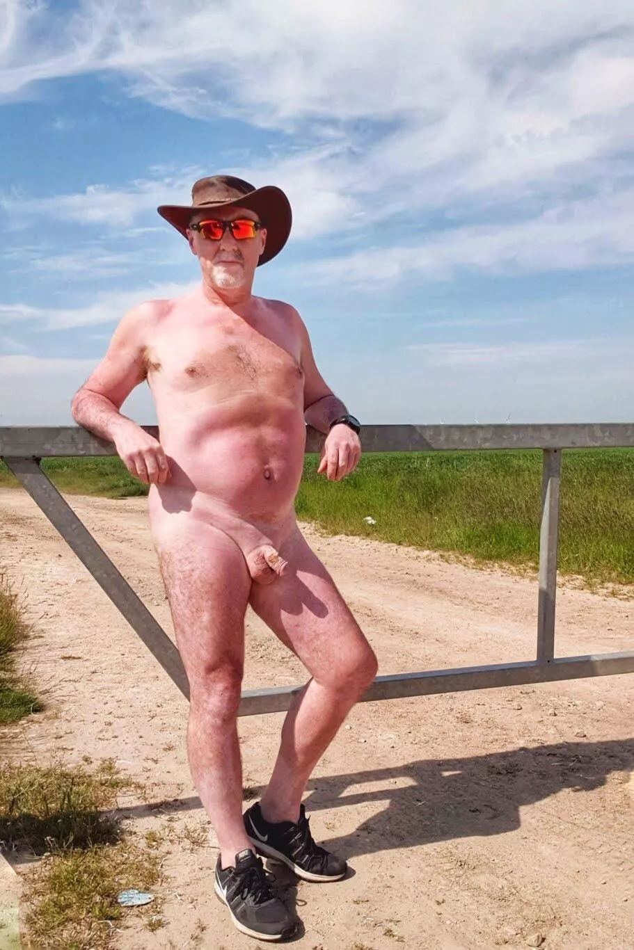 You just can’t beat clothes freedom 😎