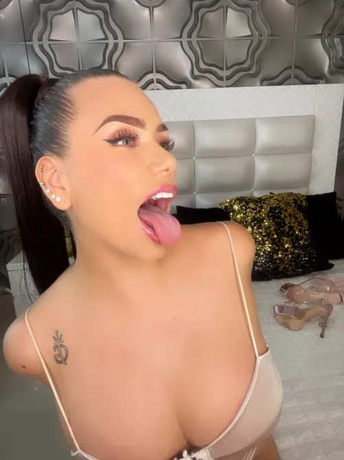 🍆 GIVE ME YOUR CUM BABE AT MY ONLYFAN-S! 🍆