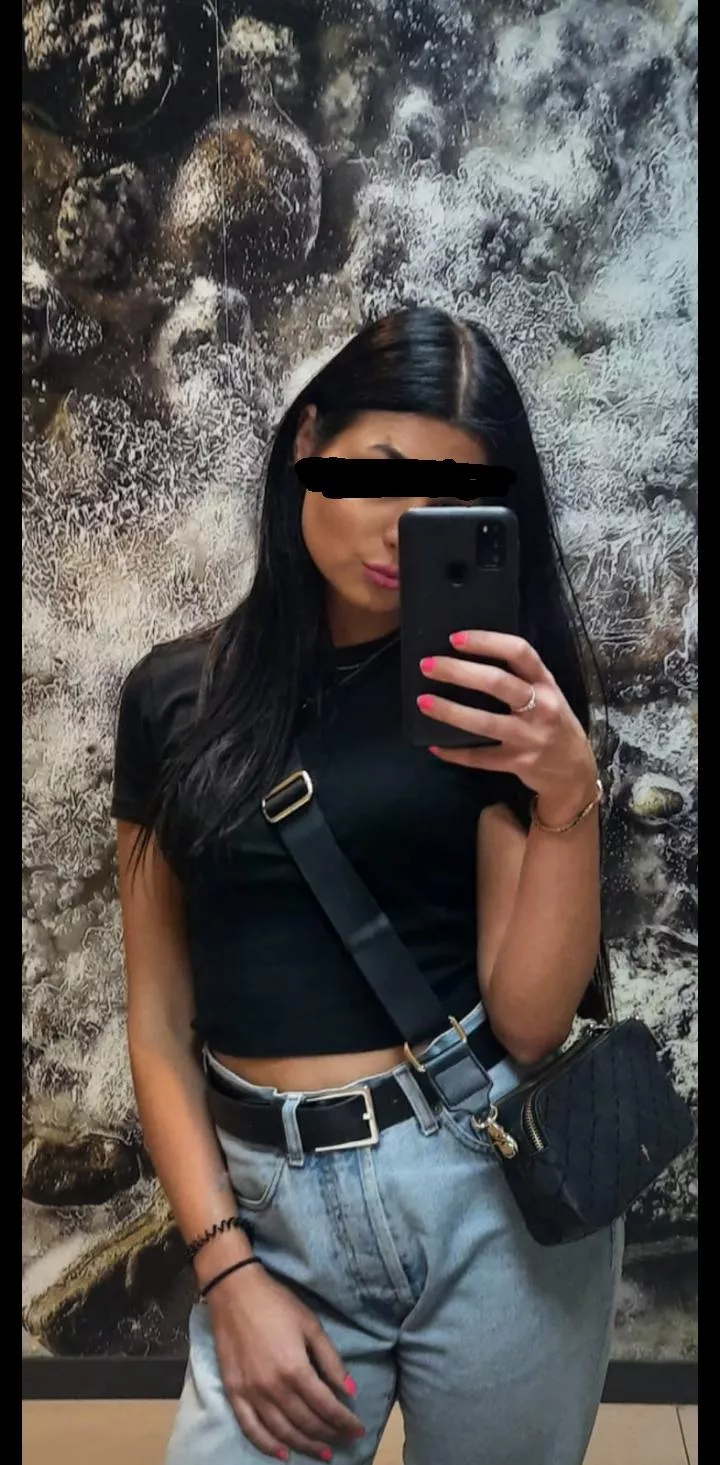 I feel hot today!😈