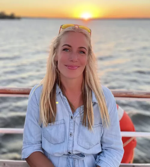 I’m 39, 2 kids, fully clothed….still worth a poke? I doubt it 😚