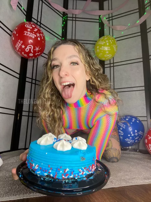 my itty bitty tongue wants to lick you 👅