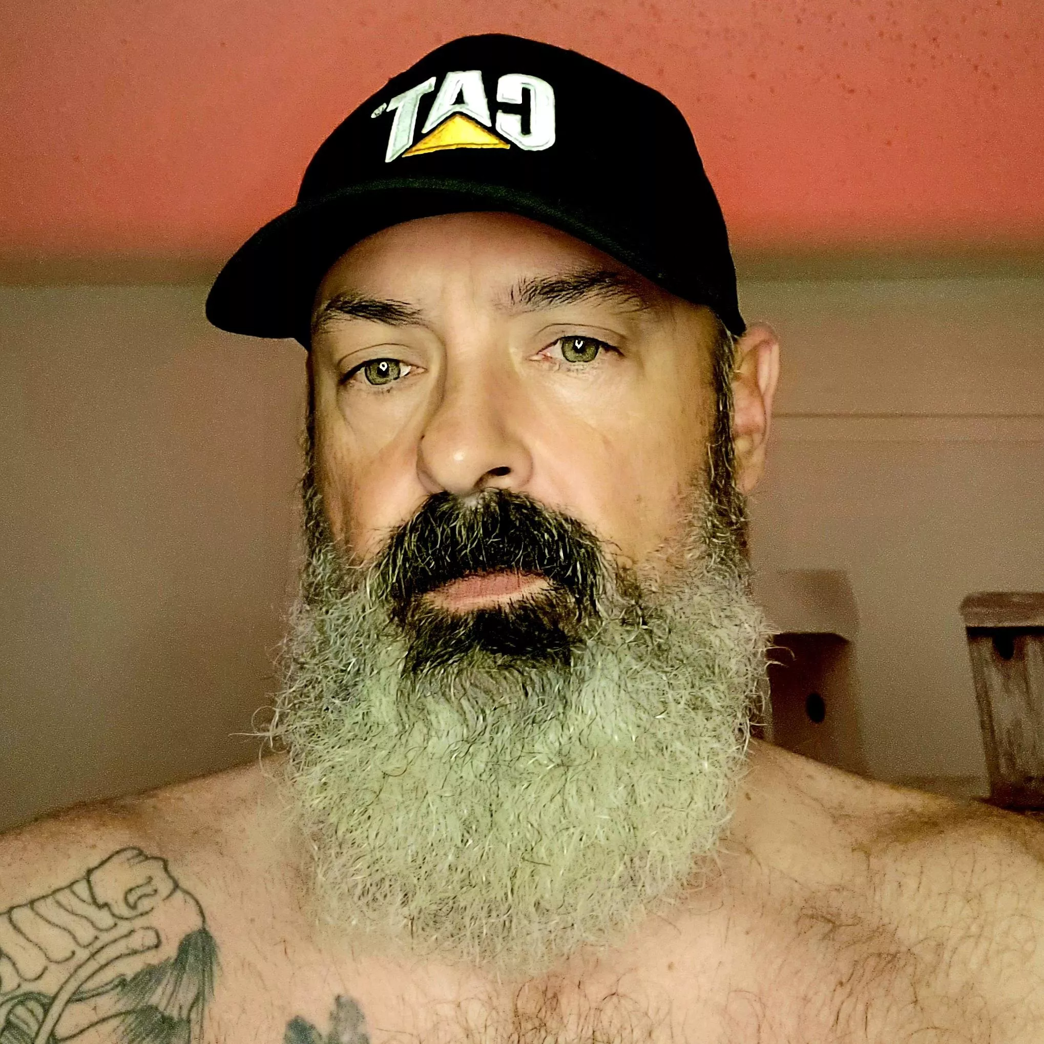 I am online. https://chaturbate.com/vinnythewrench/