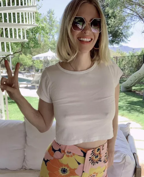 There’s something about January Jones that makes me so incredibly hard.