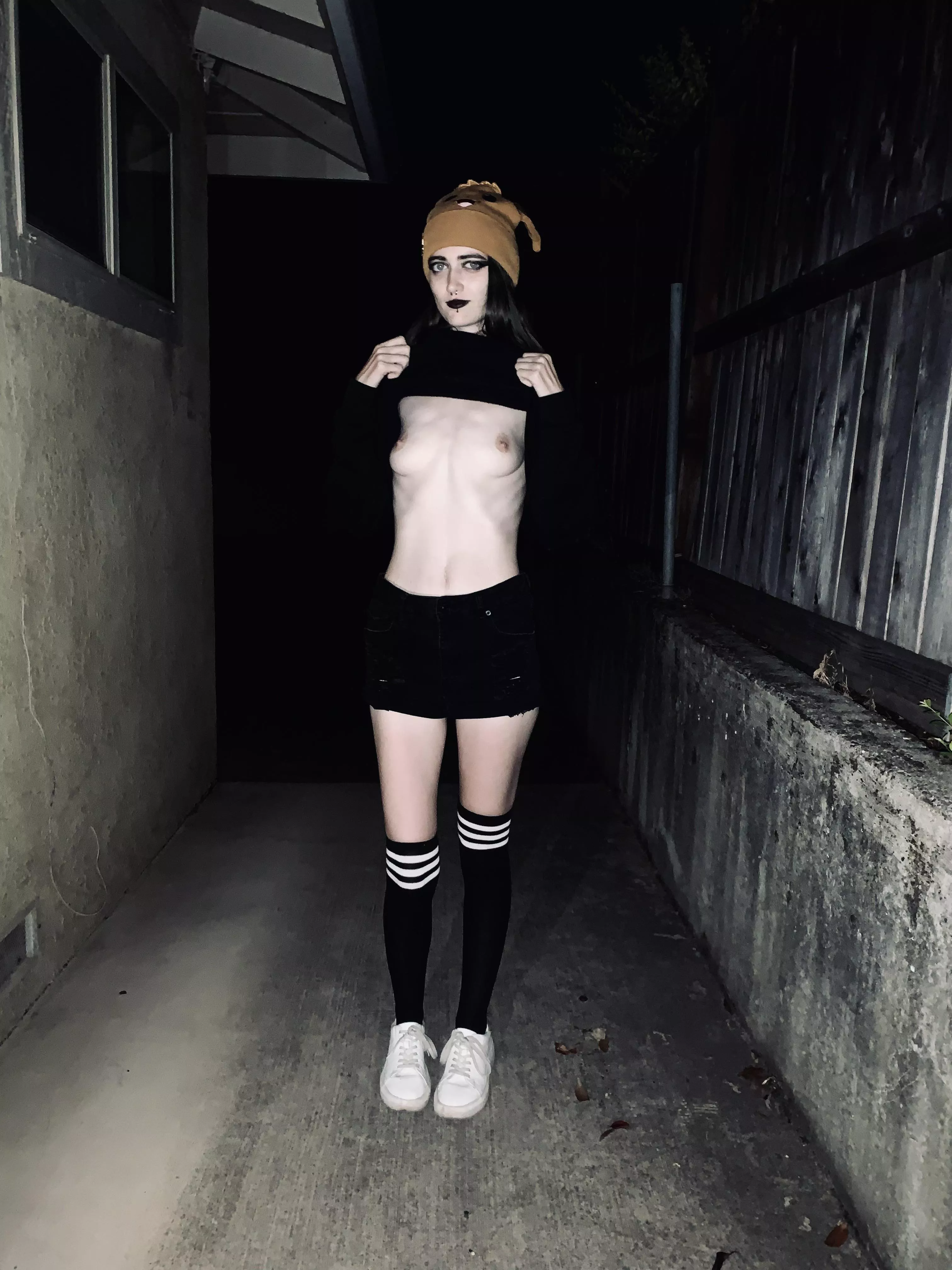 Take a walk with me? 💚🖤