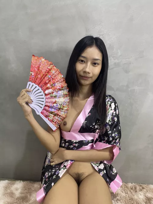 Let see how I play with this fan 😋