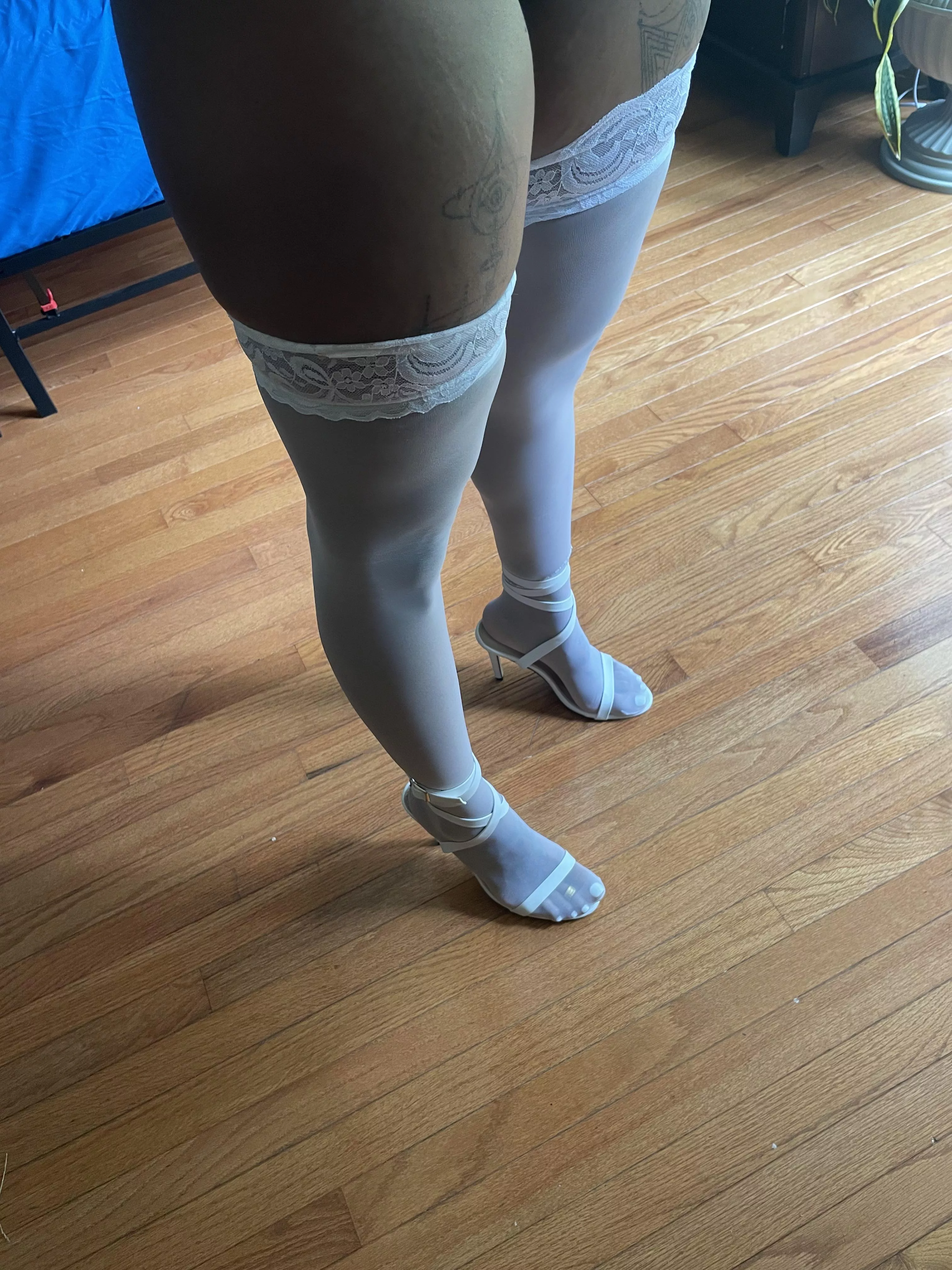 Love her in all white before her date 😋