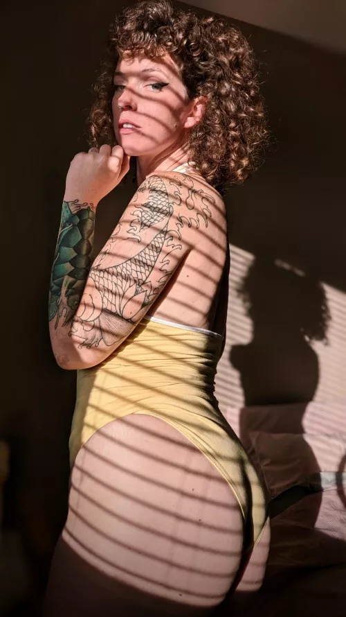 Curly Bombshell 😍