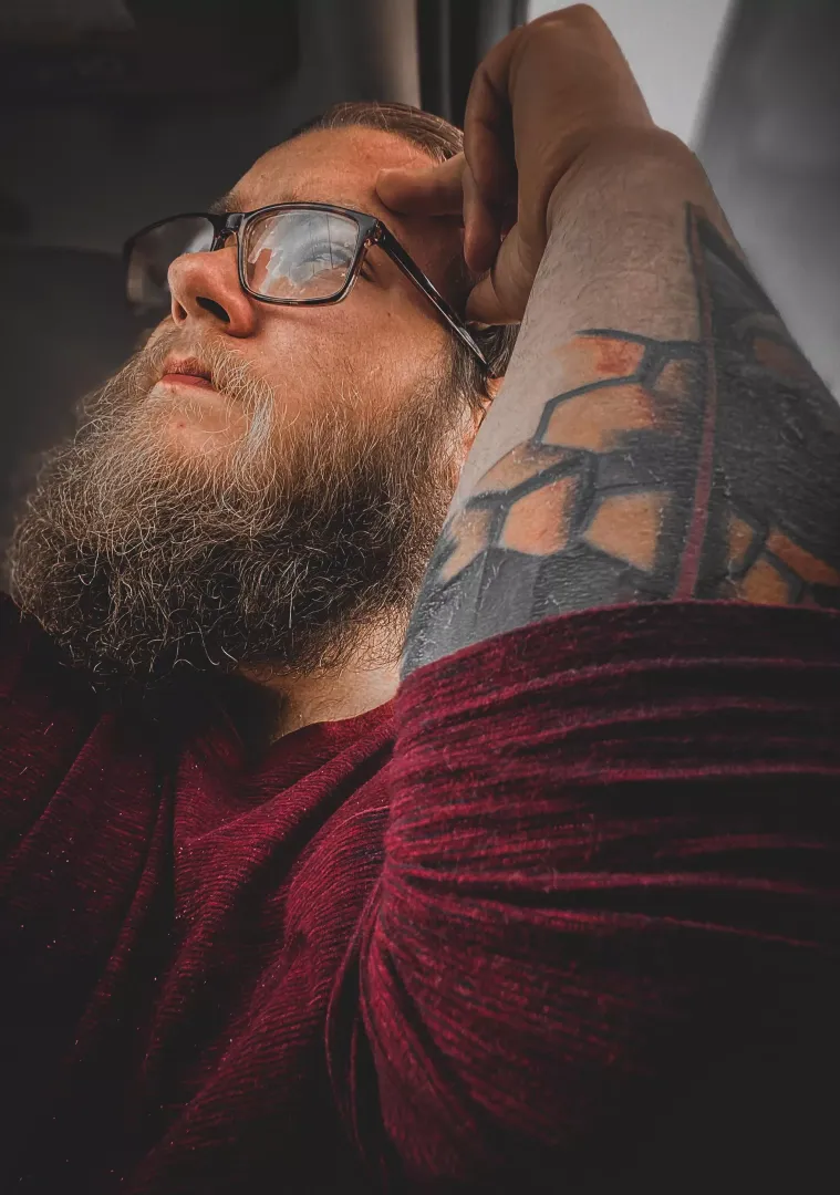 I guess my beard is a brat because it refuses to cooperate with me 🙃