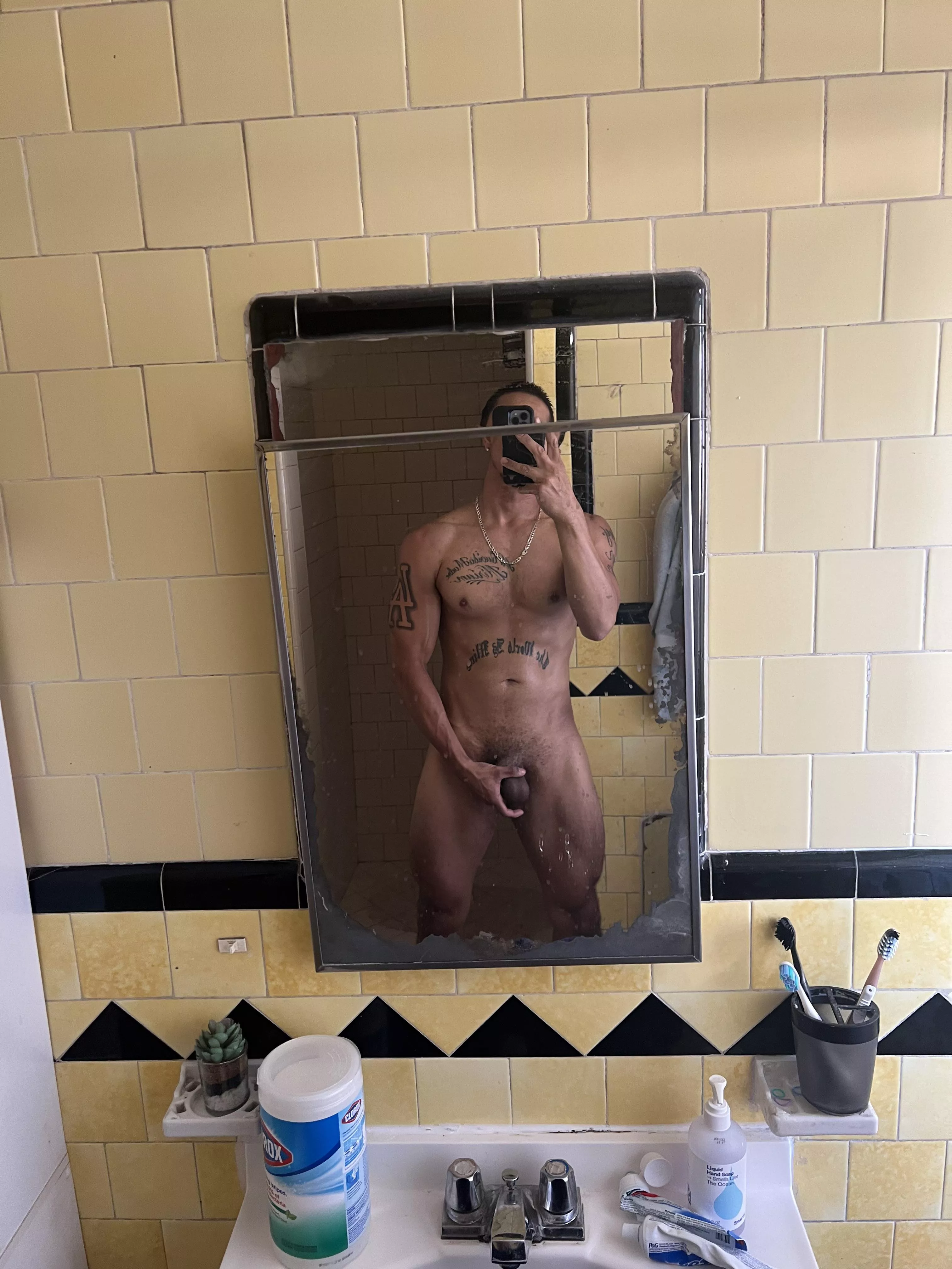 Join me in the shower and let’s make content :)