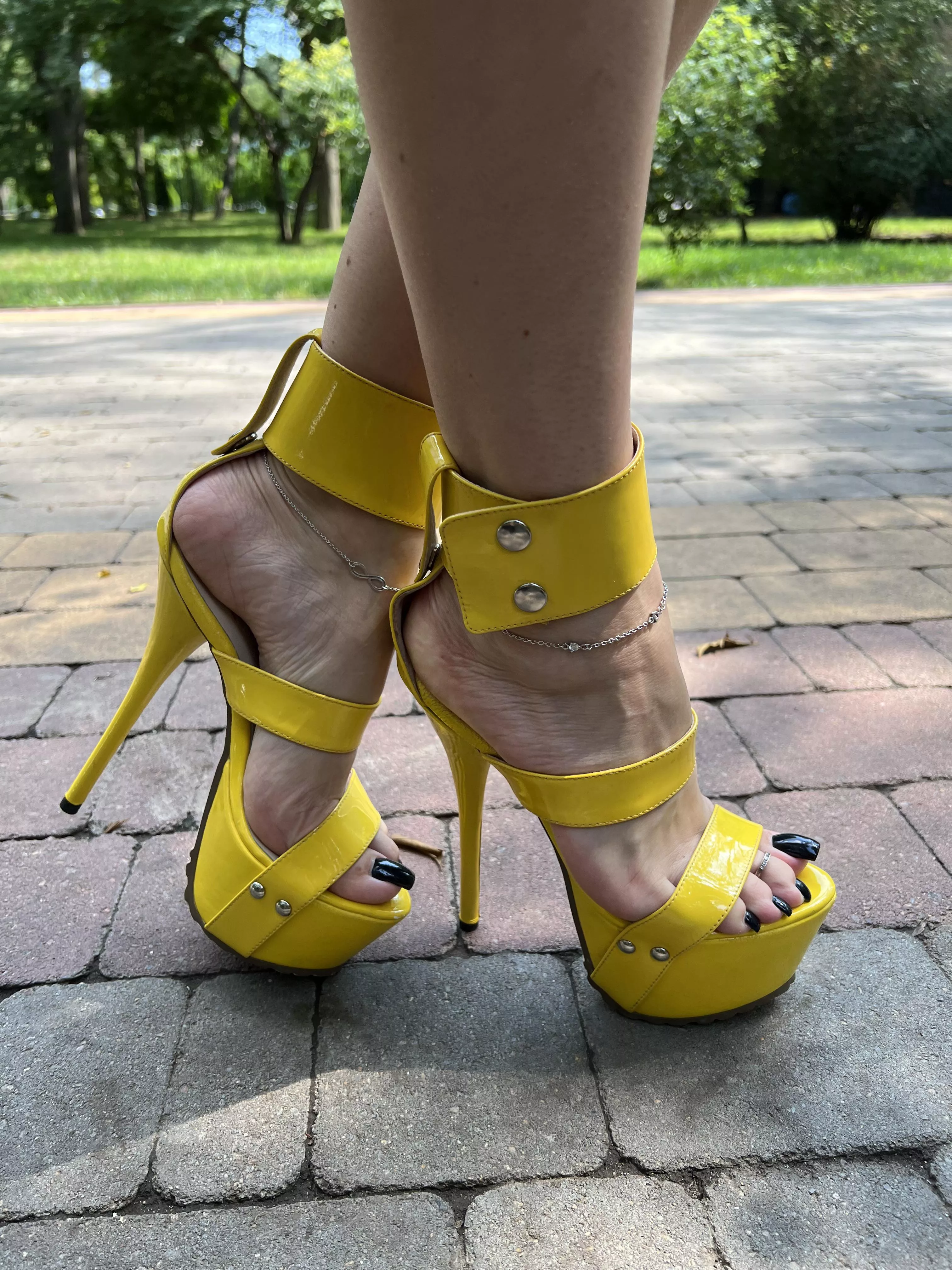 Men staring on my heels when I’m walking in the park 😜