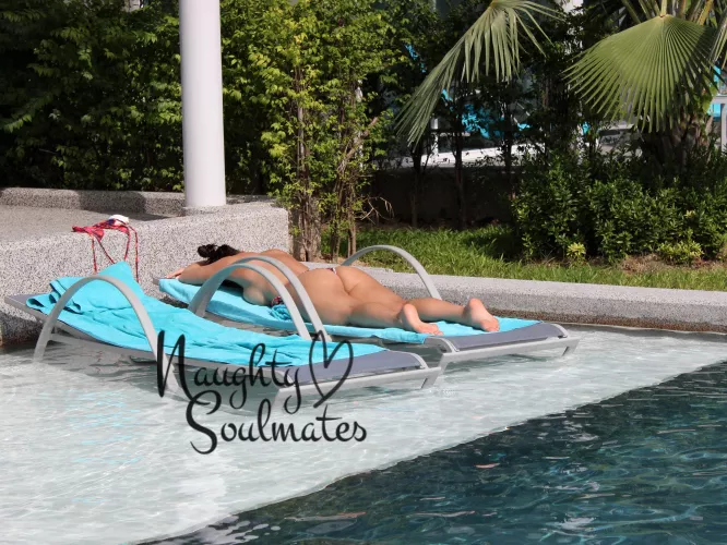 Can you please help me with the sunscreen? 😏