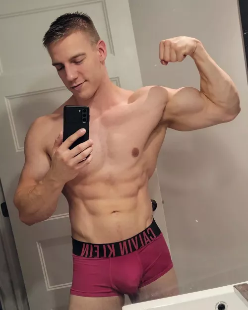 Looking for a workout buddy 😏