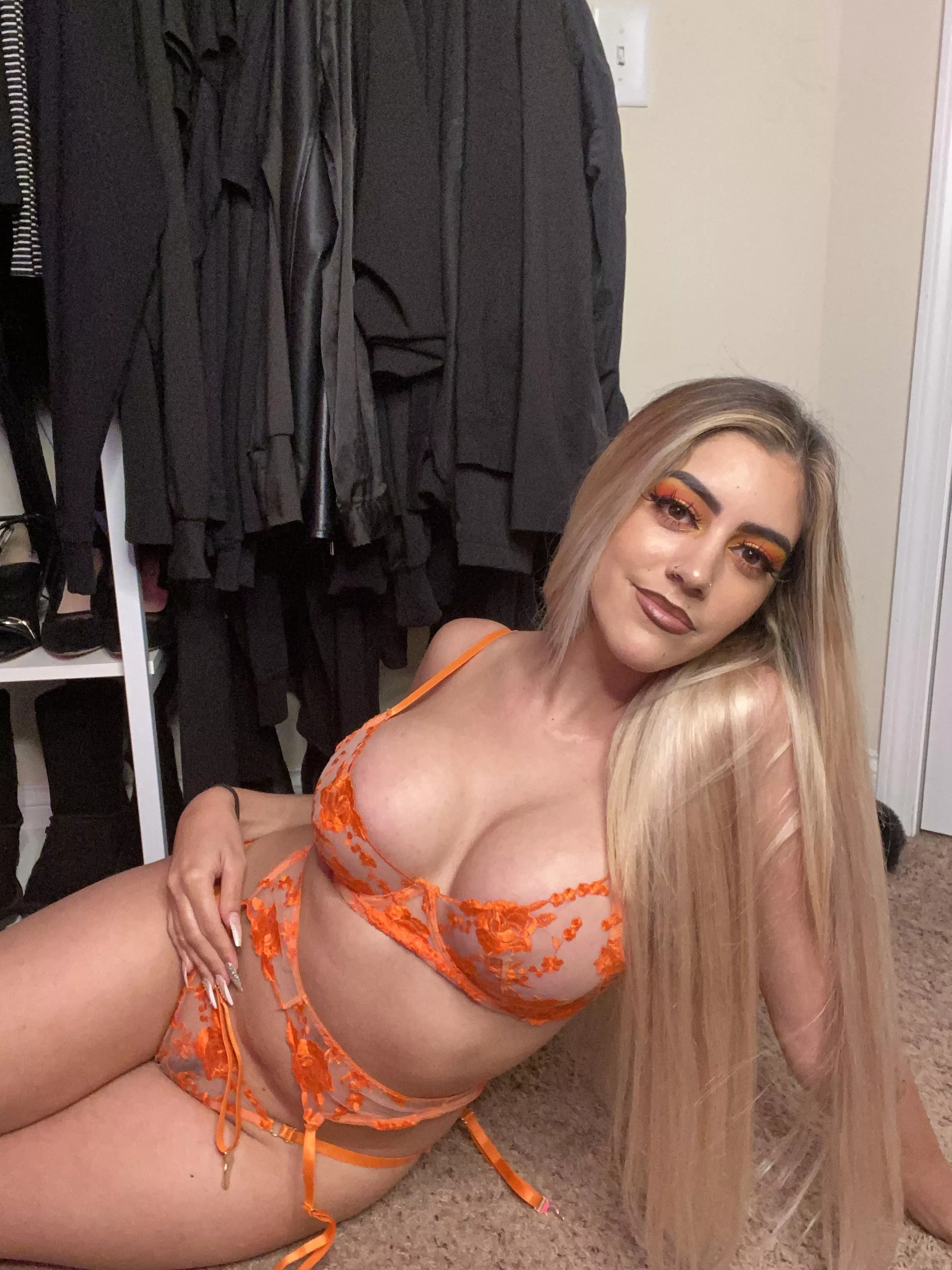 FREE & NO PPV pages showing off all my ASSets… including my new tits