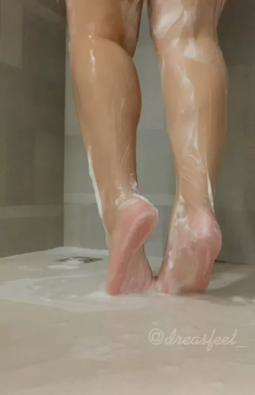 Naked, wet and soapy, who’s gonna join me?😈