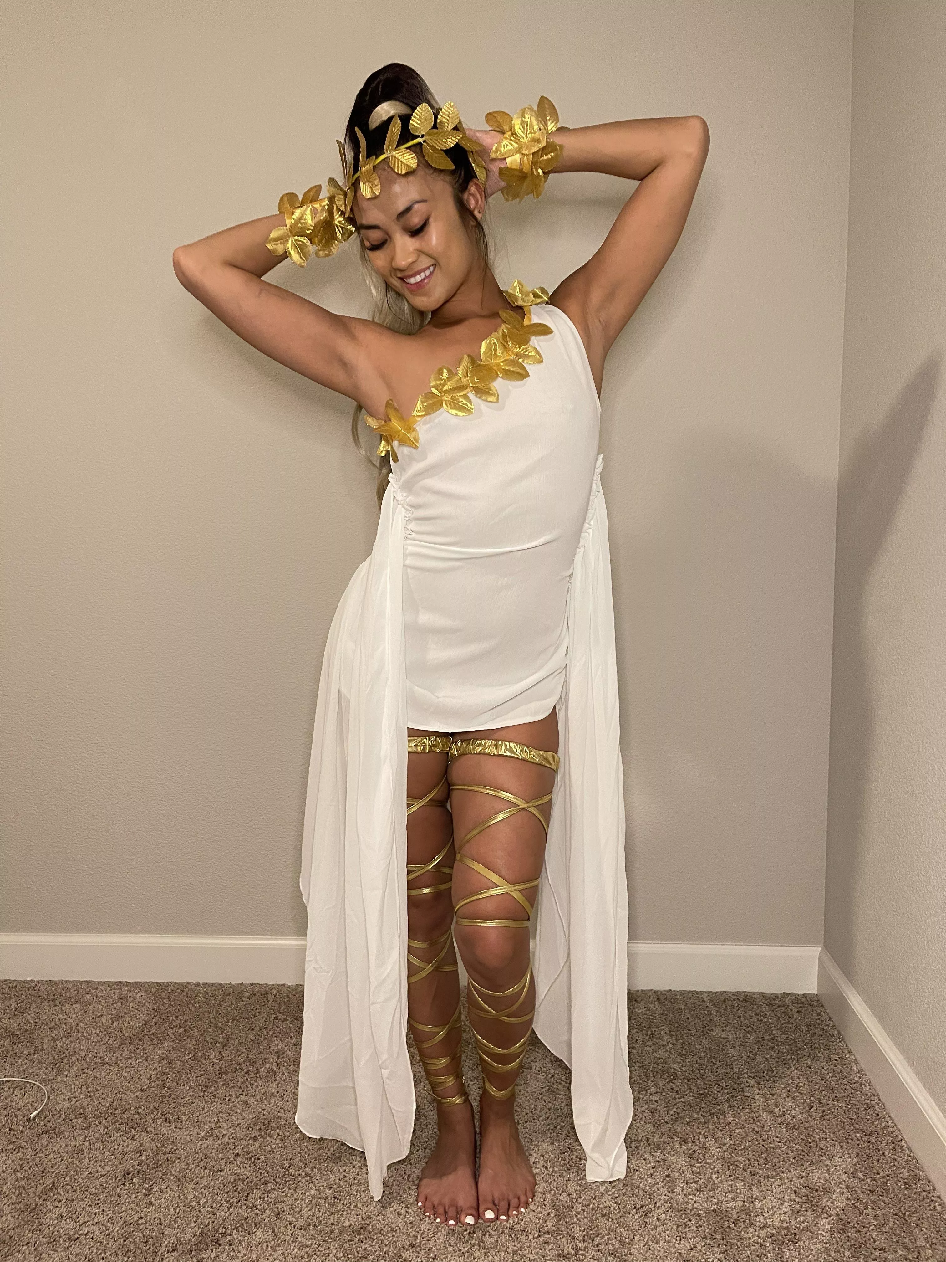 Do you think this Asian body can handle your cock ?😜