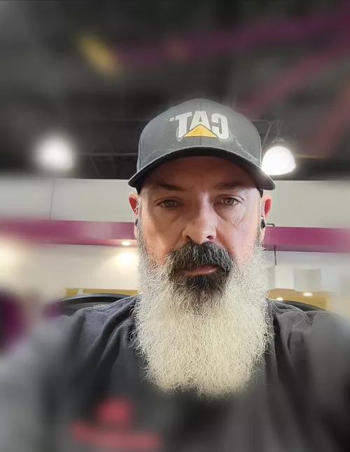 I am online. Say hello. https://chaturbate.com/vinnythewrench