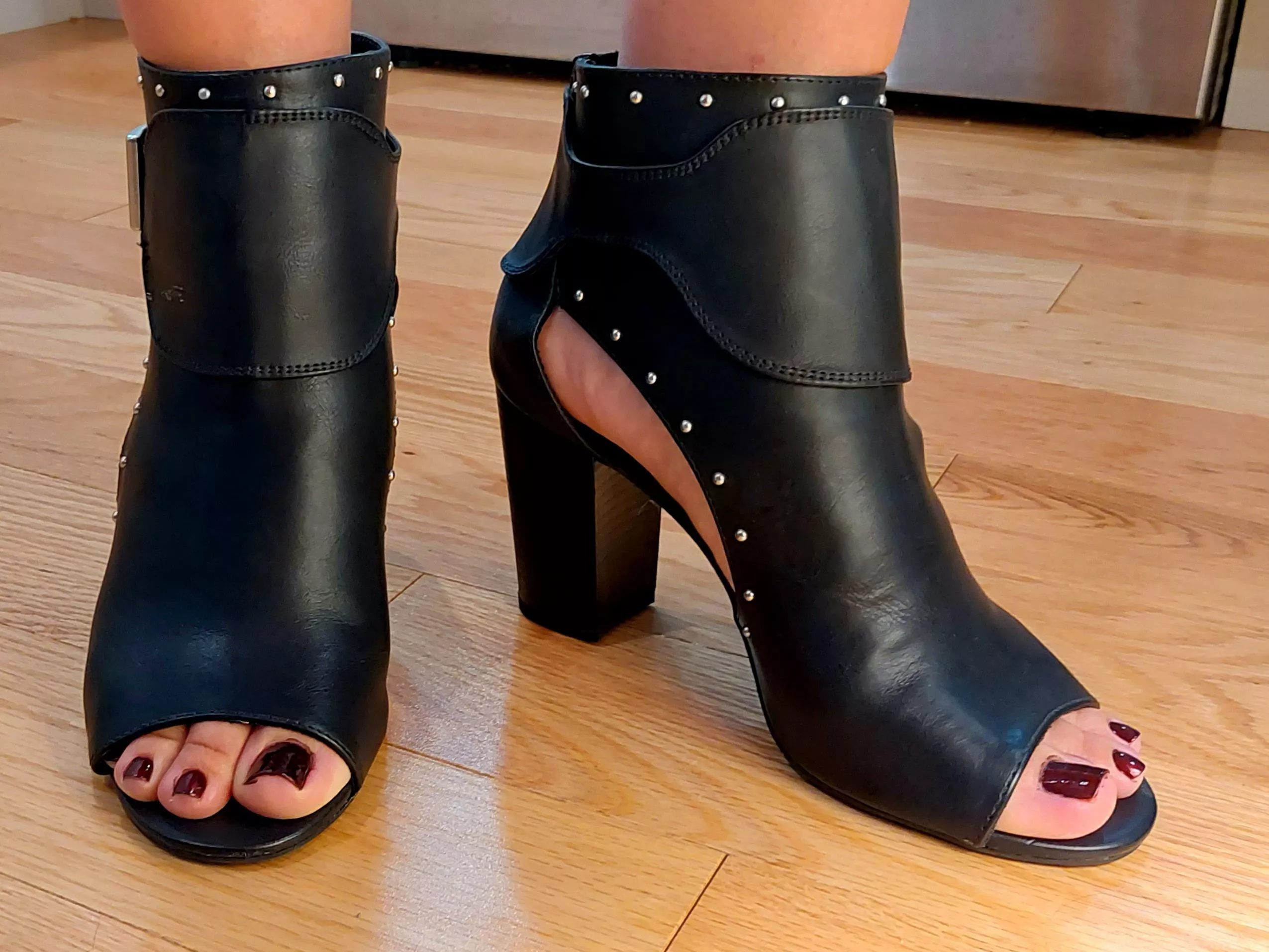 I love these shoes, they make me feel so dominant 😈