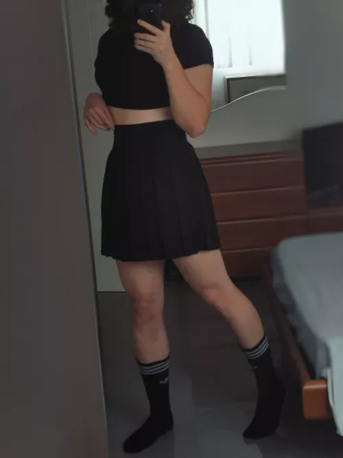 Black version of my last outfit! (I can't pose (╯°□°)╯︵ ┻━┻ ) What do you think? OwO
