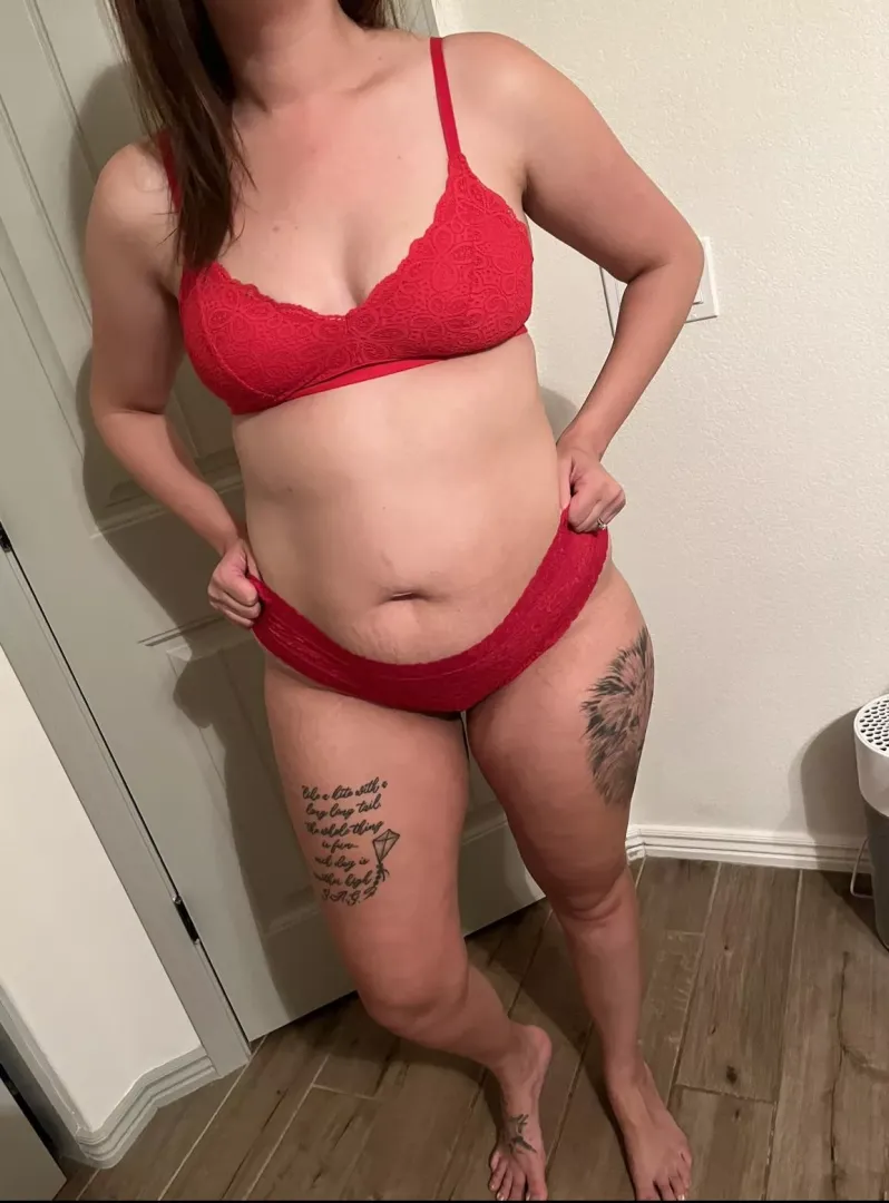 Come take a seat and watch how easy I can drain your husband ❤️