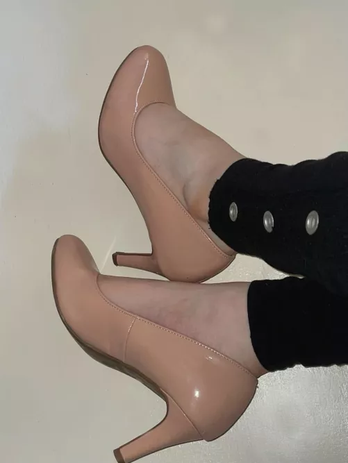 Do I look good in heels?😏