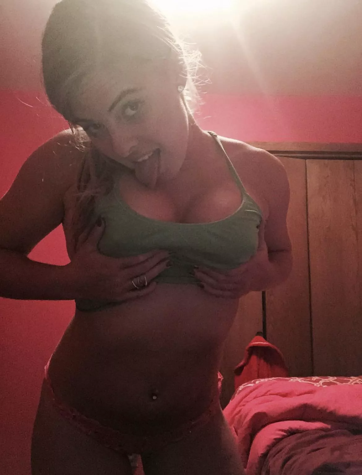 F18 I don’t think your man could last a minute with me.. and when he doesn’t I want a turn with you!