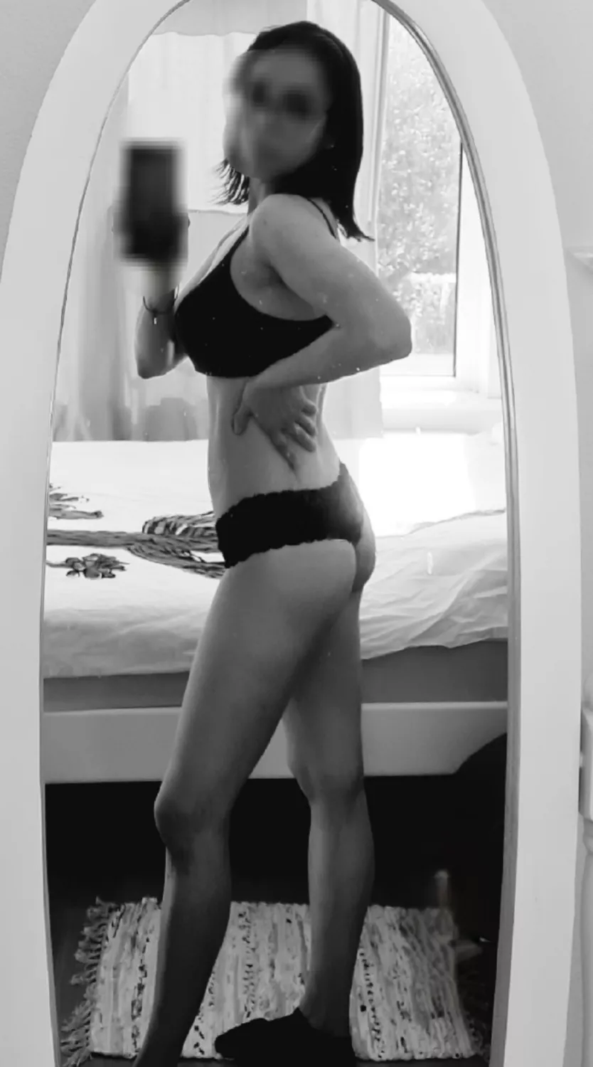 Hot day. I think I'll work during the evening, I thought I was going to be productive at home but nope. Oh well, my brain is not in the mood for thinking.