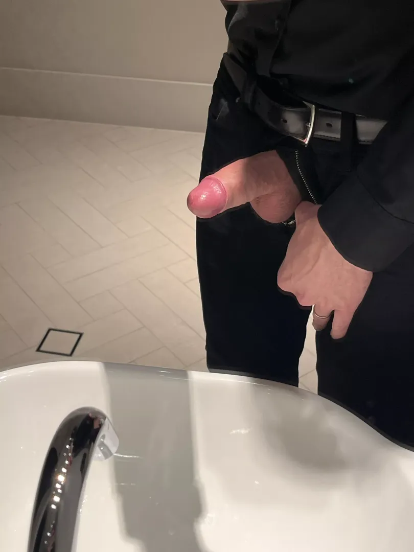 Hotel bathroom got me… and I came right in the sink