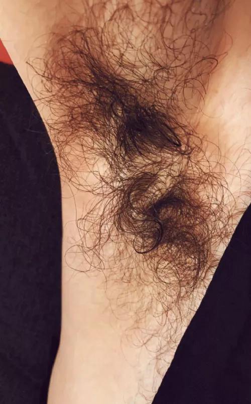 I wear sleeveless shirts on purpose... so you can see my sweaty hairy pits.