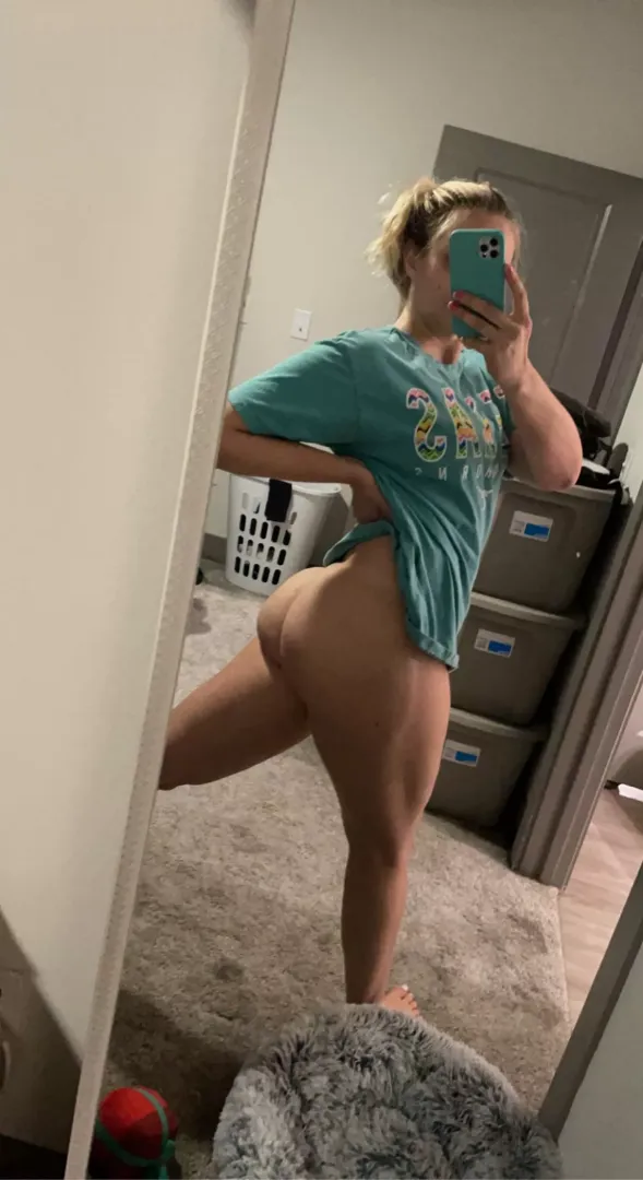 [IG] I really want to be bent over & be spanked… any volunteers?🥺 insta: xxcourt4
