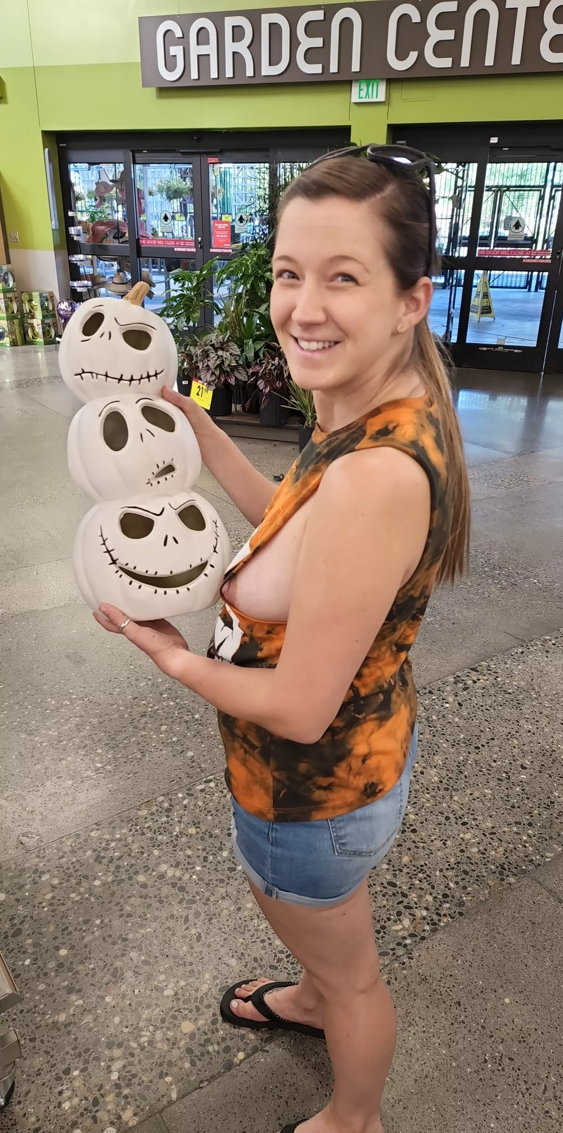 she was being a showoff all over the store 🎃