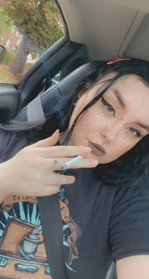 Someone be my ashtray~ 🌸