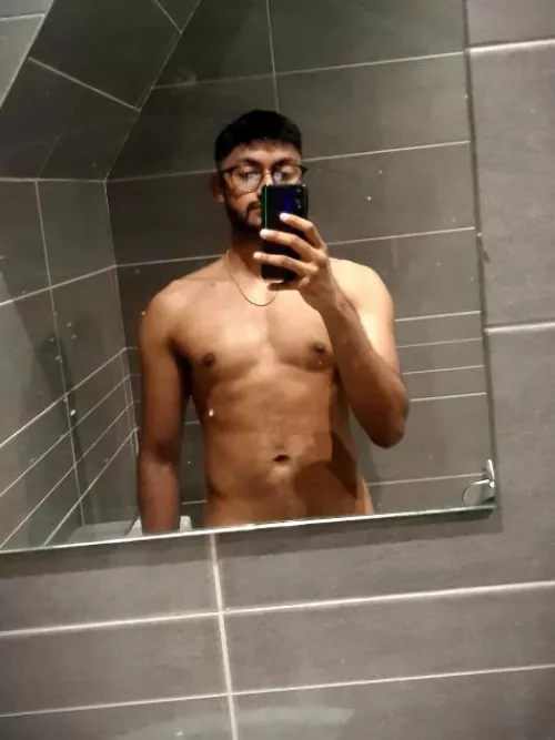 Sorry the mirror isn't longer 🙃